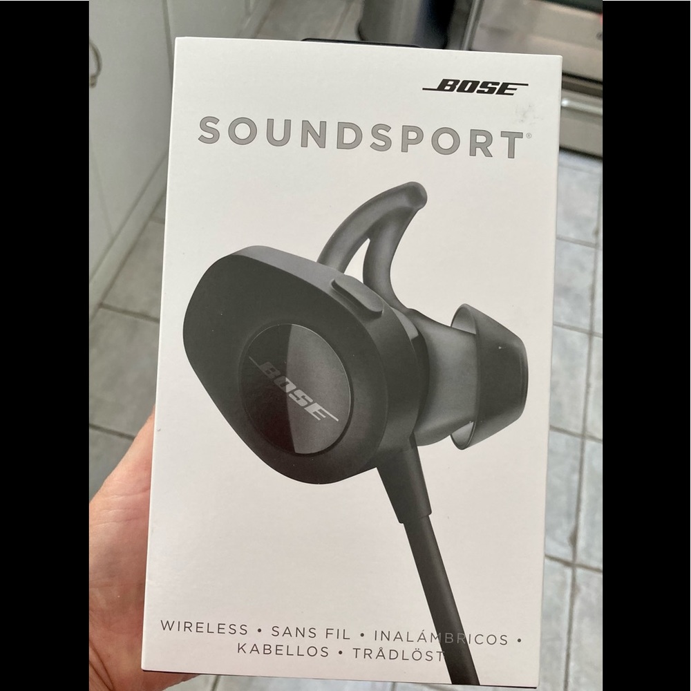 Bose Soundsport Wireless Headphones, Black. NWOT.